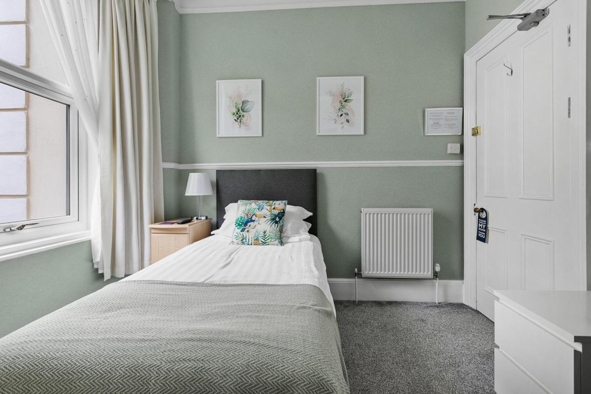 The Netley Bed & Breakfast Torquay Room photo